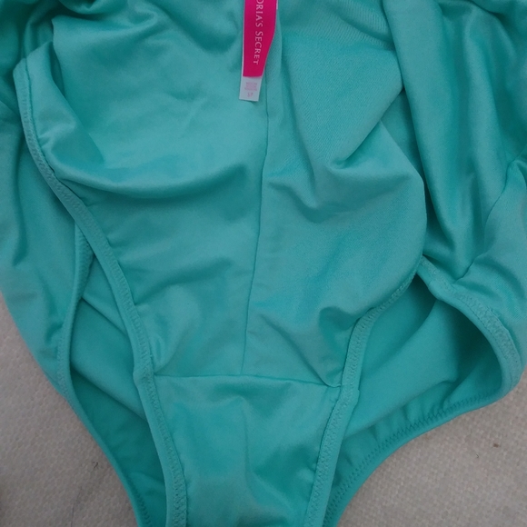 Victoria's Secret Side Cutout Ruffle Swimwear. - Picture 7 of 7